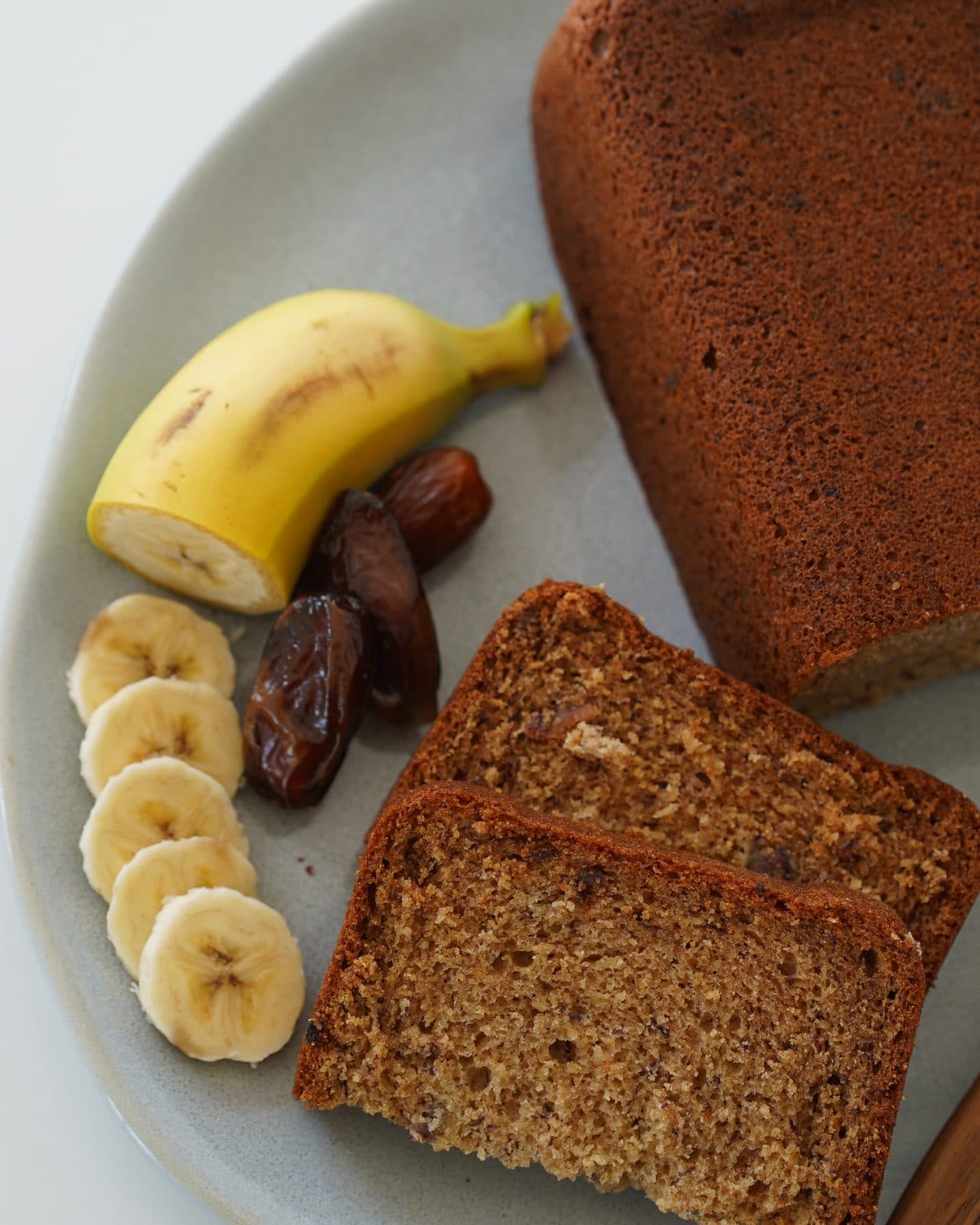 Banana- og döðlubrauð