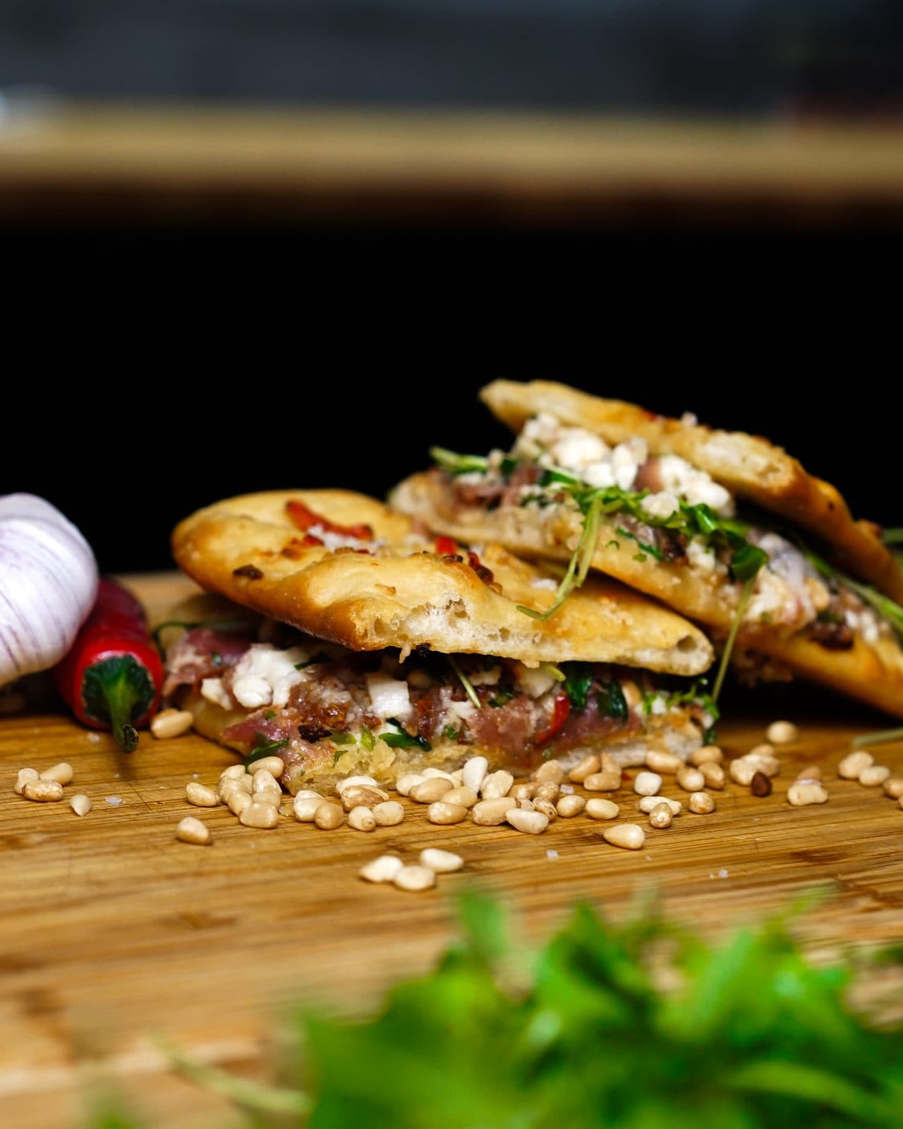 Focaccia-samloka með hráskinku og burrata